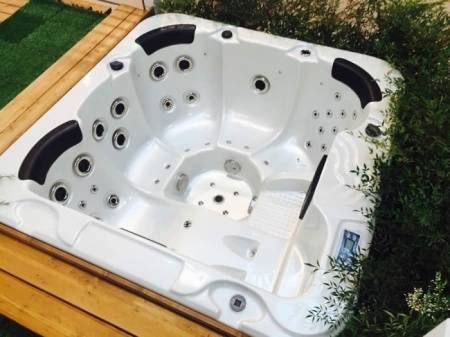 Гидромассажный бассейн Sunrans SR830 Гидромассажный бассейн Sunrans SR830